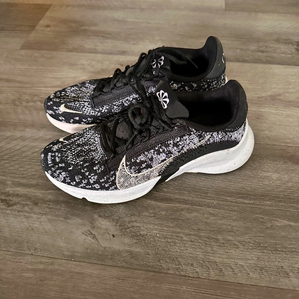 Nike Women’s Size 7 Black Metallic Silver Superrep Go 3 Flyknit Sneakers